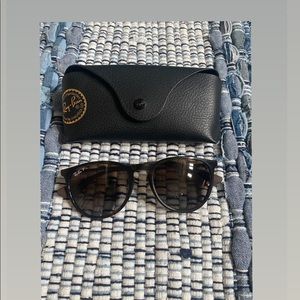 Like New RayBan polarized sunglasses with case